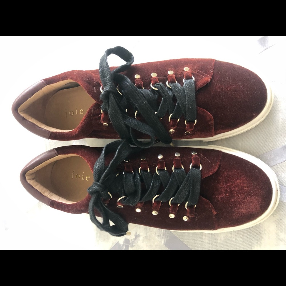⭐️SOLD⭐️Joie Hansen velvet sneakers